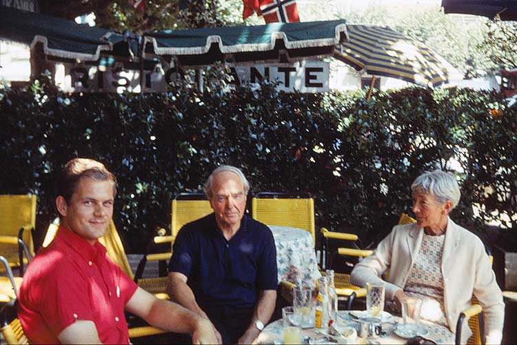 sculptor meets Henry Moore and his wife Irena in Forte Dei Marmi, Italy