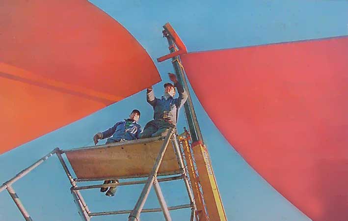 sculptor works on his rolled mild steel sculpture Gemini tango - construction