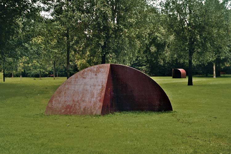 sculptures in Dordrecht Sterrenburg Park - Holland