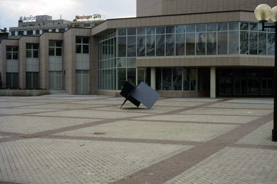 Ludwigshafen Wilhelm Hack Museum - - sculptures (site specific and public sculpture) in cities in Europe and America by Lucien den Arend - concrete art and geometric abstraction