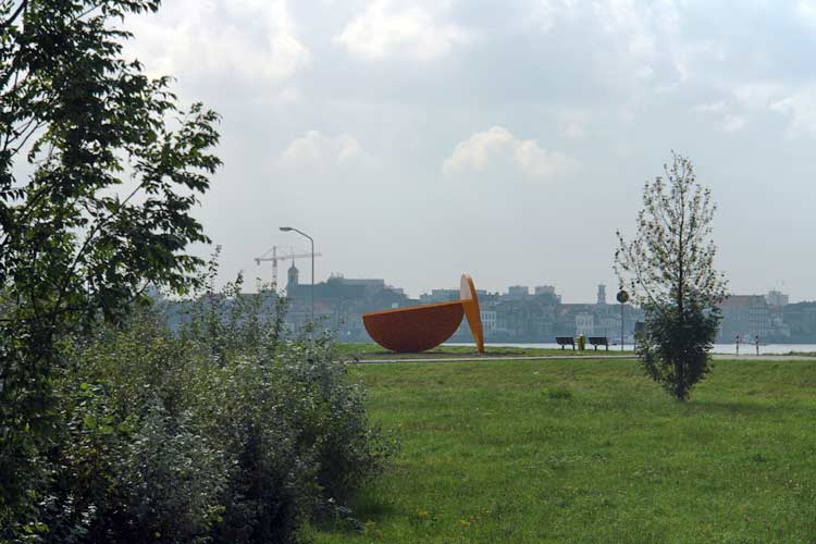 A site specific red steel sculpture in Papendrecht  - sculptures in the city of Papendrecht.