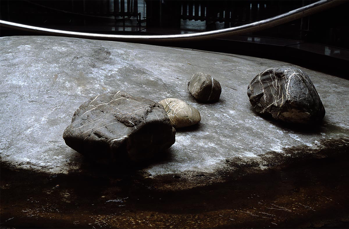 the city Rotterdam - Groot IJsselmonde Holland - sculptures (site specific and public sculpture) in cities in Europe and America by Lucien den Arend - site specific constructions in Rotterdam - a Zen environmental work