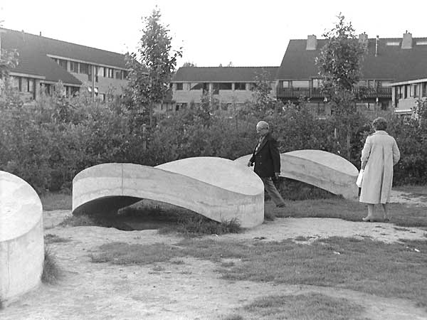 Zoetermeer - Buytenwegh De Leyens - and the sculptures of Lucien den Arend - his site specific sculptures ordered by the cities of Witterda and Erfurt