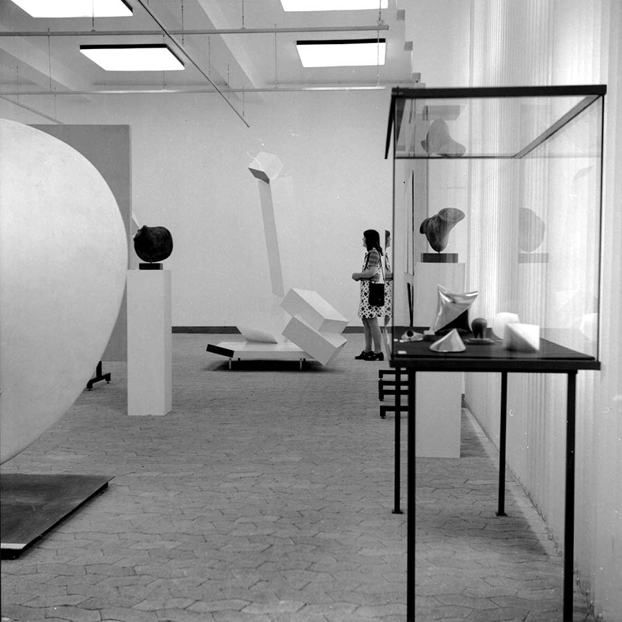 "tien jonge dordtse kunstenaars" Waarheid en Vrede room - Dordrechts Museum - 1972.