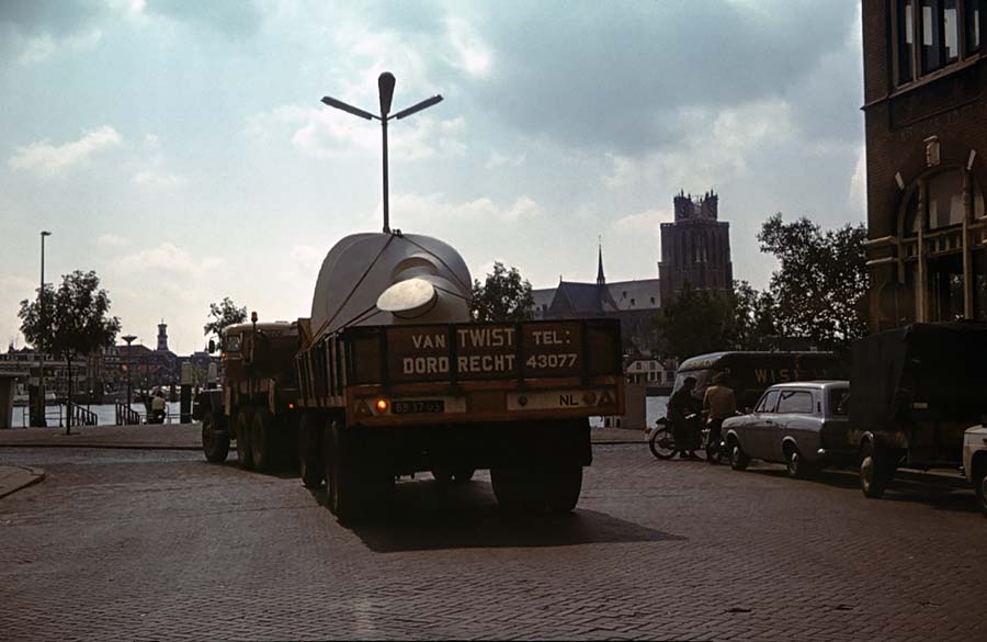 "tien jonge dordtse kunstenaars" Waarheid en Vrede room - Dordrechts Museum - 1972.