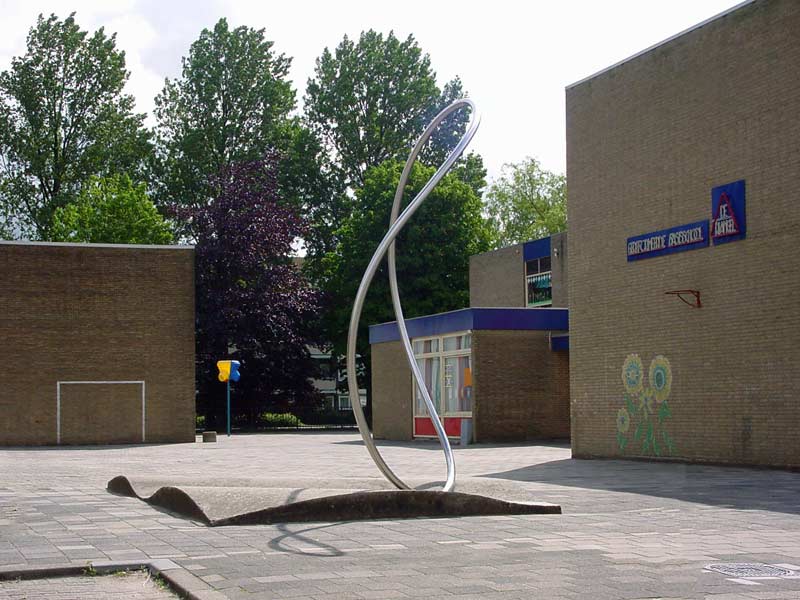 Linear shapes and movements in an early urban land art project in Netherlands.