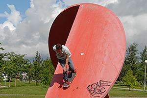 skateboarding on public sculpture in Vaasa, Finland - photo©Petri Ravimo 