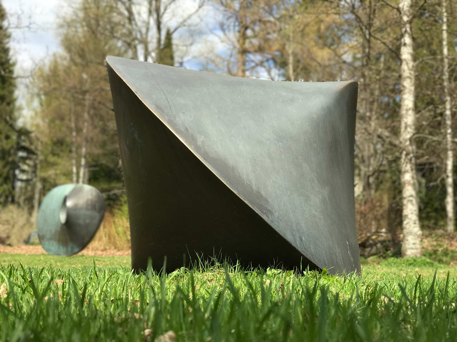 bronze sculpture by Lucien den Arend, bidiscoid monoplane