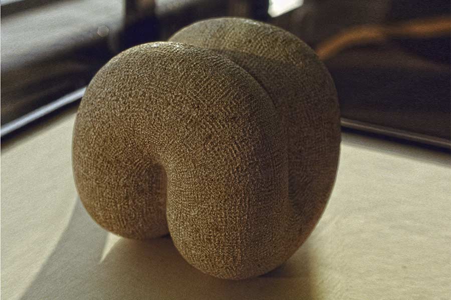 Limestone sculpture "double torus" from 1974.