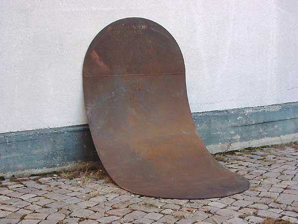 sculpture - monolinear plane, f.c.f. - cor-ten steel - sculptures by the Finnish sculptor Lucien den Arend