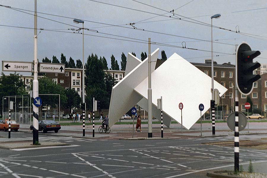Concrete sculpture / construction Rotterdam, Marconiplein.