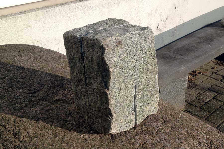 2015 - perpendicular section, block 2 - granite - 15.5x15x22cm