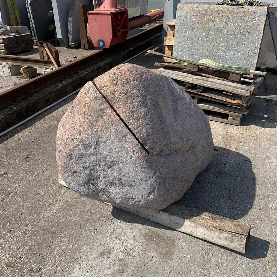 2020 - oblique section, glacial boulder.