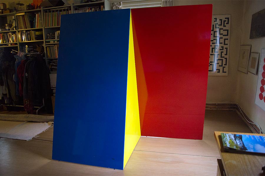 red, yellow and blue screen