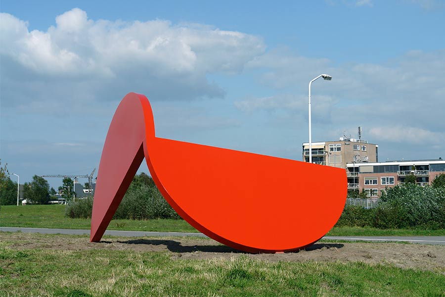 red complement, a sculpture coated with RAL 2002