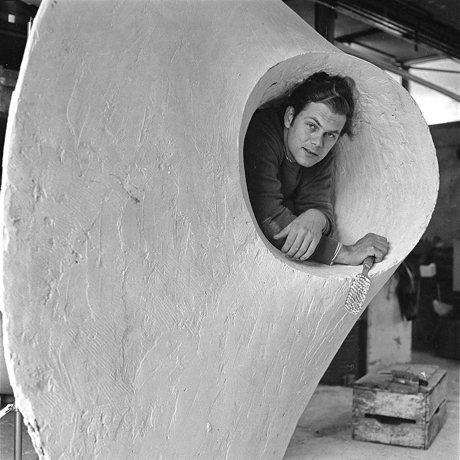 Posing inside the hole through my plaster model for discoid form III .