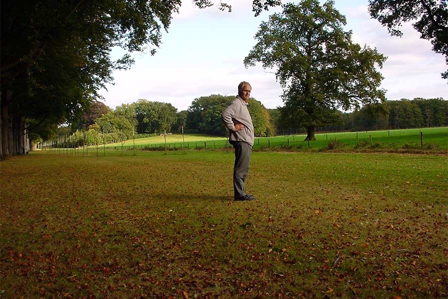 2002 - Inspecting "trajectory for Rembrandt" - curvature length 250m - 100 Salix Alba (white willow) branches and three oaks