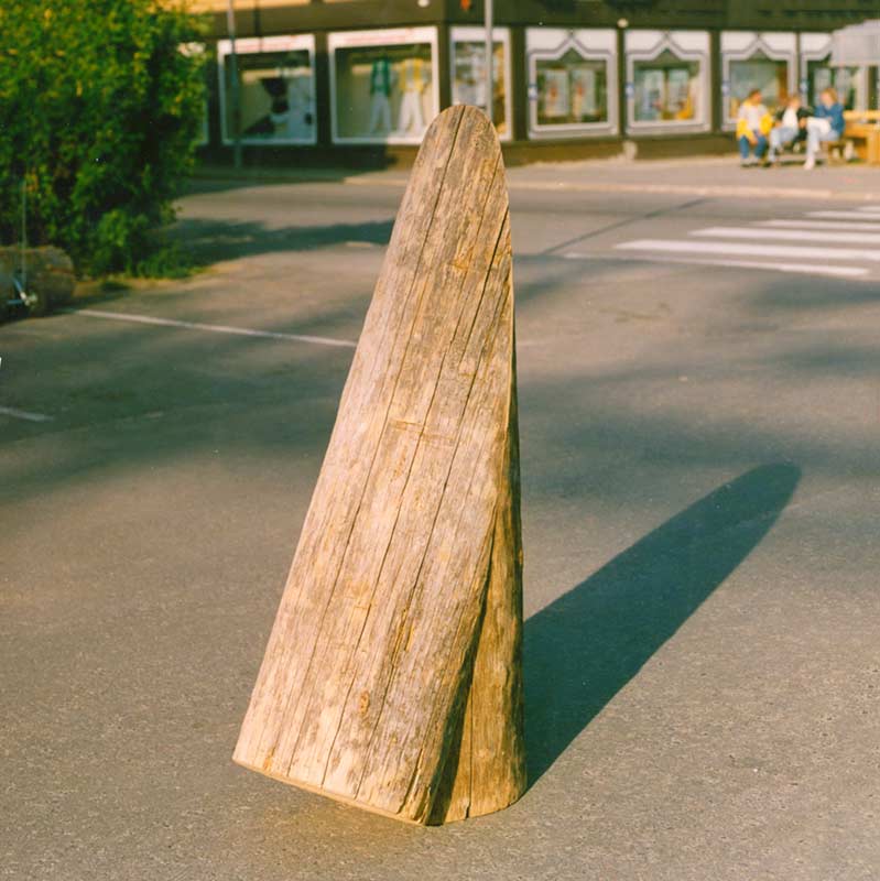 contrapposto - wooden sculptures by Finnish/Dutch sculptor Lucien den Arend - sculptures in kelo wood