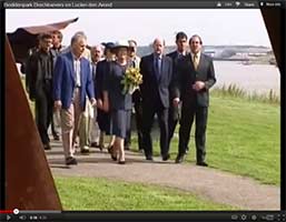 RTV Rijnmond broadcast from 2000 about Drechtoevers (Drecht Banks) Sculpture Park. (spoken in Dutch)