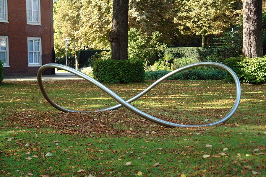 "monolinear" stainless steel sculpture in the private collection of Queen Beatrix in Netherlands.